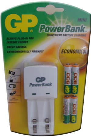 Punjač za baterije GP KB02 sa 4 punjive baterije AAA 800 mAh