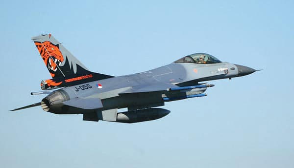 Revell maketa F-16 Fighting Falcon Easykit RV06644/060