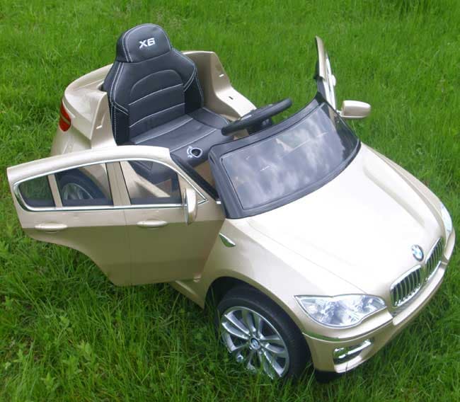 Automobil na akumulator BMW X6 zlatni