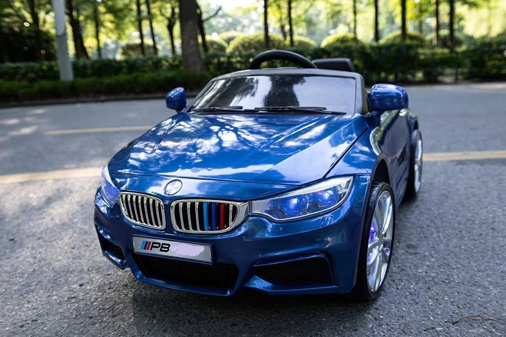 Dečji automobil na akumulator BMW8 plavi