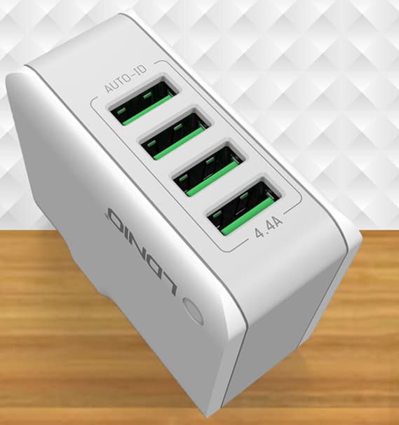 Brzi USB punjač sa 4 porta za baterije prenosnih uređaja Ldnio A4403
